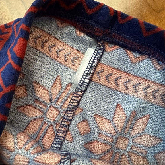 ❄️Carter’s Size 4T Cozy Velour Fair Isle Pajama Set - Winter Snowflakes - EUC - Picture 9 of 9